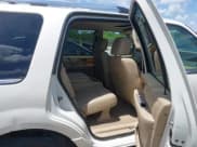✅ 2007 Lincoln Navigator • VIN: 5LMFU27507LJ08406 • Lot: 42740531. Wystawiony na IAAI z przebiegiem 152 405 mil. Bezpłatny archiwum sprzedaży aukcyjnych z USA i szczegółowy raport historii pojazdu na DreamBid. Zdjęcie 8.