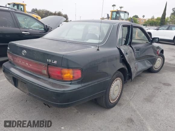 ✅ 1994 Toyota Camry LE • VIN: 4T1GK12E7RU057451 • Лот: 42417533. Опубликован ранее на IAAI с пробегом 421 184 миль. Бесплатный доступ к архиву аукционных продаж из США и подробный отчёт об истории автомобиля на DreamBid. Изображение 4.