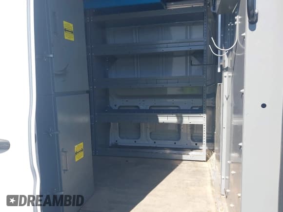 ✅ 2018 Ford Transit • VIN: 1FTYR1CM5JKA69799 • Лот: 43584929. Опубликован ранее на IAAI с пробегом 172 729 миль. Бесплатный доступ к архиву аукционных продаж из США и подробный отчёт об истории автомобиля на DreamBid. Изображение 8.