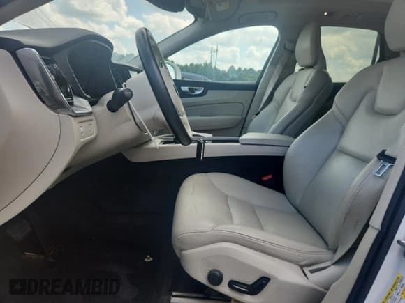 ✅ 2019 Volvo XC60 Momentum • VIN: LYV102DK2KB200699 • Lot: 64007825. Listed on Copart with 117,310 mi. Free auction sales archive from the USA and detailed vehicle history report at DreamBid. Image 7.