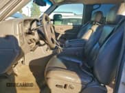 ✅ 2004 Chevrolet Silverado 2500HD Work Truck • VIN: 1GCHC23U04F179275 • Лот: 95805925. Опубликован ранее на Copart с пробегом 260 462 миль. Бесплатный доступ к архиву аукционных продаж из США и подробный отчёт об истории автомобиля на DreamBid. Изображение 7.