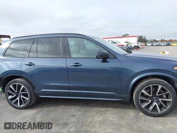✅ 2023 Volvo XC90 • VIN: YV4H60CW2P1922272 • Lot: 43632315. Wystawiony na IAAI z przebiegiem 32 821 mil. Bezpłatny archiwum sprzedaży aukcyjnych z USA i szczegółowy raport historii pojazdu na DreamBid. Zdjęcie 13.