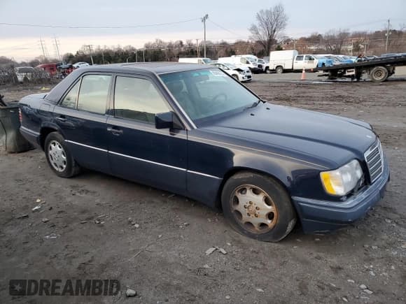 ✅ 1994 Mercedes-Benz E 320 • VIN: WDBEA32E8RC106431 • Лот: 85456254. Опубликован ранее на Copart с пробегом Не указан. Бесплатный доступ к архиву аукционных продаж из США и подробный отчёт об истории автомобиля на DreamBid. Изображение 4.