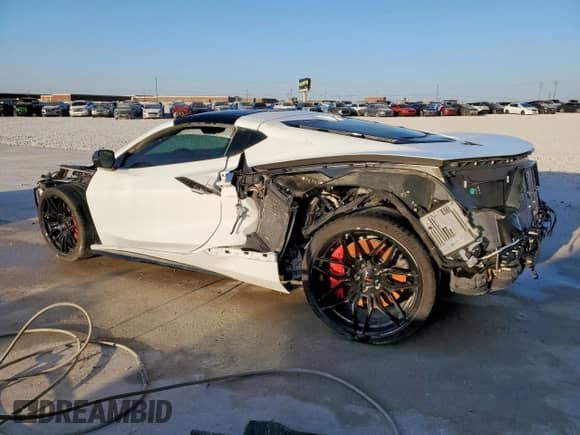 2024 Chevrolet Corvette 2LZ z VIN 1G1YE2D30R5602944, wystawiony jako Copart lot #83954164 z przebiegiem Nie podano mil oraz Szkoda całkowita • Salvage title. Historia ofert i sprzedaży dostępna na DreamBid. Obrazek 2.