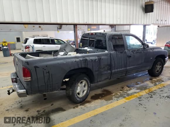 ✅ 1997 Dodge Dakota • VIN: 1B7GL23X6VS120925 • Lot: 81242474. Wystawiony na Copart z przebiegiem 190 295 mil. Bezpłatny archiwum sprzedaży aukcyjnych z USA i szczegółowy raport historii pojazdu na DreamBid. Zdjęcie 3.