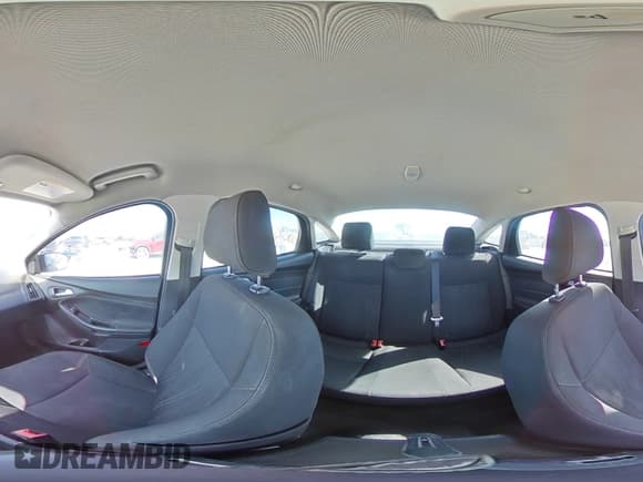 ✅ 2018 Ford Focus SE • VIN: 1FADP3FE7JL229461 • Lot: 82499245. Wystawiony na Copart z przebiegiem 66 300 mil. Bezpłatny archiwum sprzedaży aukcyjnych z USA i szczegółowy raport historii pojazdu na DreamBid. Zdjęcie 14.