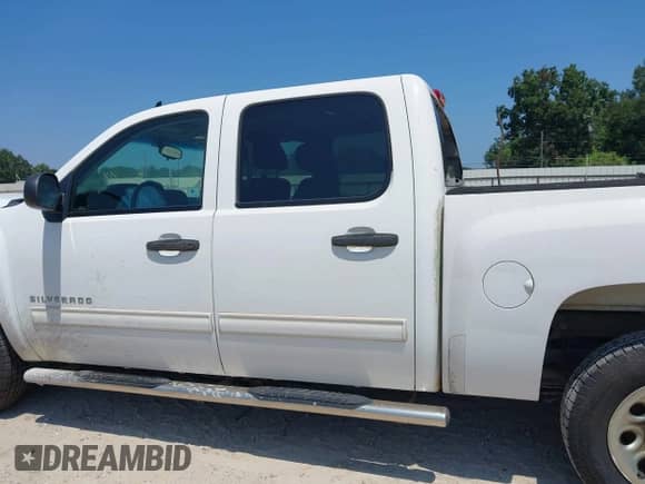 2010 Chevrolet Silverado 1500 LT z VIN 3GCRCSEA0AG279717, wystawiony jako IAAI lot #43033522 z przebiegiem 177 742 mil mil oraz . Historia ofert i sprzedaży dostępna na DreamBid. Obrazek 14.