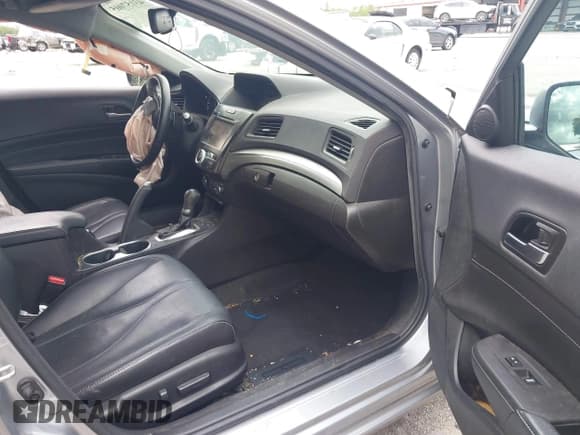 ✅ 2020 Acura ILX Premium • VIN: 19UDE2F71LA008451 • Lot: 43157005. Wystawiony na IAAI z przebiegiem 67 305 mil. Bezpłatny archiwum sprzedaży aukcyjnych z USA i szczegółowy raport historii pojazdu na DreamBid. Zdjęcie 5.