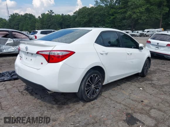 ✅ 2015 Toyota Corolla LE • VIN: 2T1BURHE8FC345082 • Lot: 43055448. Listed on IAAI with 121,072 mi. Free auction sales archive from the USA and detailed vehicle history report at DreamBid. Image 4.