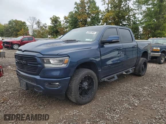 2023 Ram 1500 Laramie z VIN 1C6SRFJT3PN502290, wystawiony jako Copart lot #82061965 z przebiegiem 51 140 mil mil oraz Szkoda całkowita • Salvage title. Historia ofert i sprzedaży dostępna na DreamBid. Obrazek 1.