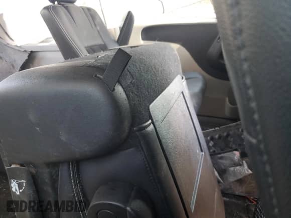 2018 Dodge Grand Caravan SXT z VIN 2C4RDGCG2JR240607, wystawiony jako Copart lot #66540115 z przebiegiem Nie podano mil oraz Szkoda całkowita • Salvage title. Historia ofert i sprzedaży dostępna na DreamBid. Obrazek 11.