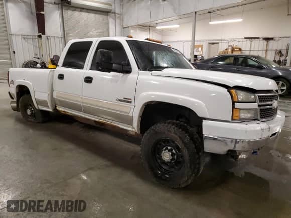 2005 Chevrolet Silverado 2500HD LT с VIN 1GCHK232X5F896009, выставлен на аукционе Copart как лот 82558055 с пробегом 153 391 миль миль и Списание • Salvage title. История ставок и продаж доступна на DreamBid. Изображение 4.