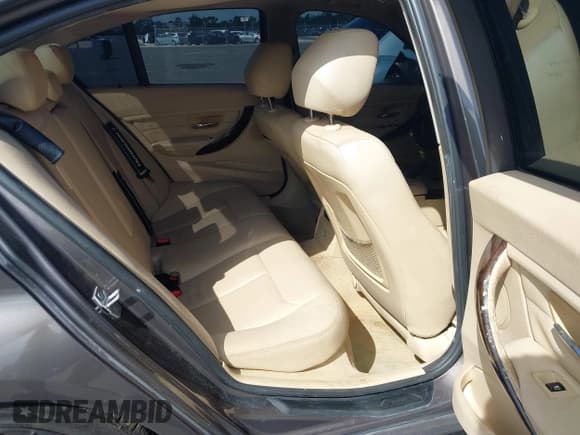 ✅ 2015 BMW 3 Series 320i • VIN: WBA3B1G55FNT03833 • Лот: 43379432. Опубликован ранее на IAAI с пробегом 171 664 миль. Бесплатный доступ к архиву аукционных продаж из США и подробный отчёт об истории автомобиля на DreamBid. Изображение 8.