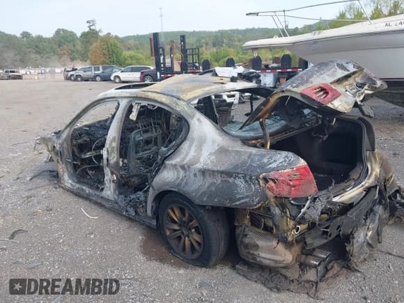 ✅ 2014 BMW 5 Series 528i • VIN: WBA5A5C58ED508138 • Lot: 43212931. Wystawiony na IAAI z przebiegiem 247 613 mil. Bezpłatny archiwum sprzedaży aukcyjnych z USA i szczegółowy raport historii pojazdu na DreamBid. Zdjęcie 3.