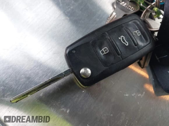 ✅ 2017 Volkswagen Passat S • VIN: 1VWAT7A35HC003660 • Лот: 43744158. Опубликован ранее на IAAI с пробегом 134 221 миль. Бесплатный доступ к архиву аукционных продаж из США и подробный отчёт об истории автомобиля на DreamBid. Изображение 11.