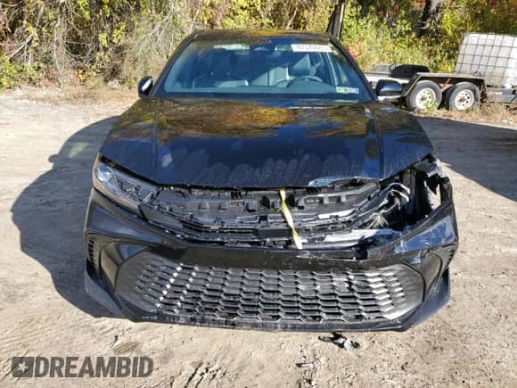 2025 Toyota Camry LE with VIN 4T1DAACK8SU607689, listed as a Copart auction lot 87370685 with 10,821 mi miles and Clean title. Bid and sale history available at DreamBid. Image 5.