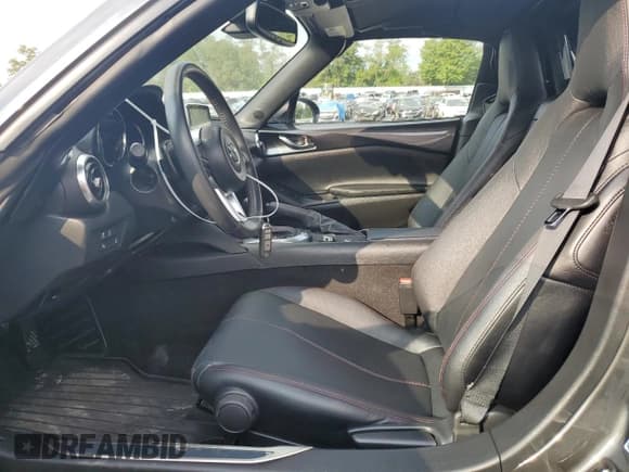 ✅ 2017 Mazda MX-5 Miata Grand Touring • VIN: JM1NDAM73H0105540 • Lot: 66696863. Wystawiony na Copart z przebiegiem 33 997 mil. Bezpłatny archiwum sprzedaży aukcyjnych z USA i szczegółowy raport historii pojazdu na DreamBid. Zdjęcie 7.