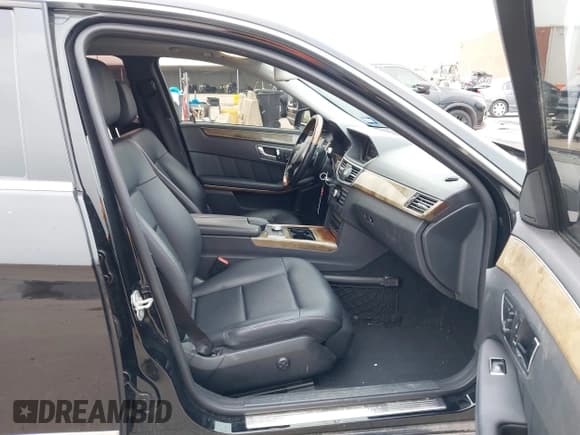 ✅ 2011 Mercedes-Benz E 350 Luxury • VIN: WDDHF2EB0BA323717 • Lot: 41956889. Listed on IAAI with 128,957 mi. Free auction sales archive from the USA and detailed vehicle history report at DreamBid. Image 5.