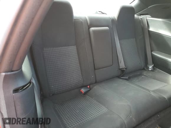 ✅ 2016 Dodge Challenger R/T • VIN: 2C3CDZBT2GH316037 • Lot: 71519384. Wystawiony na Copart z przebiegiem 152 721 mil. Bezpłatny archiwum sprzedaży aukcyjnych z USA i szczegółowy raport historii pojazdu na DreamBid. Zdjęcie 10.