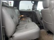 ✅ 2003 Chevrolet Suburban LT • VIN: 3GNFK16Z33G166665 • Lot: 64256954. Wystawiony na Copart z przebiegiem 130 368 mil. Bezpłatny archiwum sprzedaży aukcyjnych z USA i szczegółowy raport historii pojazdu na DreamBid. Zdjęcie 11.