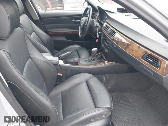 ✅ 2006 BMW 3 Series 330i • VIN: WBAVB33526KS31274 • Лот: 42120518. Опубликован ранее на IAAI с пробегом 167 203 миль. Бесплатный доступ к архиву аукционных продаж из США и подробный отчёт об истории автомобиля на DreamBid. Изображение 5.