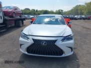 ✅ 2025 Lexus ES 350 • VIN: 58ADZ1B1XSU202721 • Lot: 43223176. Listed on IAAI with 1,031 mi. Free auction sales archive from the USA and detailed vehicle history report at DreamBid. Image 21.