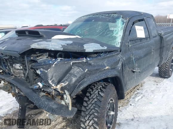 ✅ 2000 Dodge Dakota Sport • VIN: 1B7GG22N5YS524596 • Lot: 41343862. Wystawiony na IAAI z przebiegiem 145 147 mil. Bezpłatny archiwum sprzedaży aukcyjnych z USA i szczegółowy raport historii pojazdu na DreamBid. Zdjęcie 17.