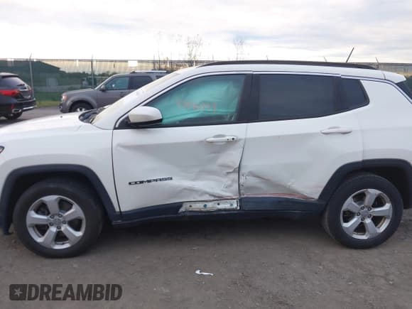 ✅ 2018 Jeep Compass Altitude • VIN: 3C4NJCBB5JT235467 • Lot: 43446449. Wystawiony na IAAI z przebiegiem 77 541 mil. Bezpłatny archiwum sprzedaży aukcyjnych z USA i szczegółowy raport historii pojazdu na DreamBid. Zdjęcie 14.