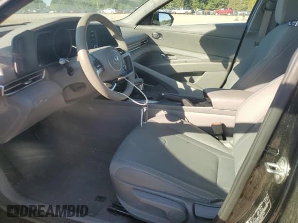 ✅ 2022 Hyundai Elantra SEL • VIN: 5NPLM4AG9NH079781 • Lot: 84029645. Listed on Copart with 41,501 mi. Free auction sales archive from the USA and detailed vehicle history report at DreamBid. Image 7.