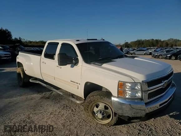 2009 Chevrolet Silverado 3500HD DRW LTZ с VIN 1GCJK936X9F180407, выставлен на аукционе Copart как лот 82584064 с пробегом 231 445 миль миль и Списание • Salvage title. История ставок и продаж доступна на DreamBid. Изображение 11.
