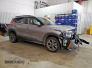 ✅ 2024 Kia Seltos S • VIN: KNDEU2AA1R7649310 • Lot: 80173765. Wystawiony na Copart z przebiegiem 28 427 mil. Bezpłatny archiwum sprzedaży aukcyjnych z USA i szczegółowy raport historii pojazdu na DreamBid. Zdjęcie 4.