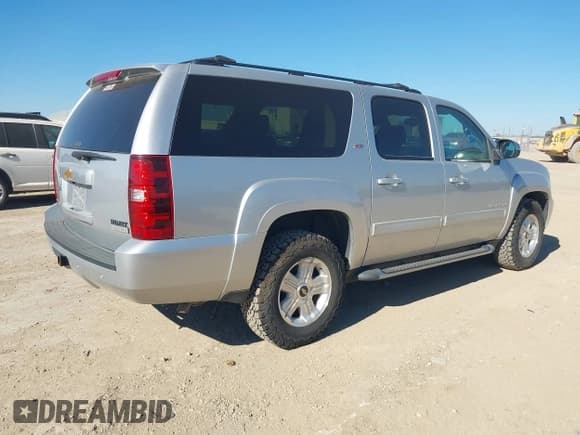 ✅ 2013 Chevrolet Suburban LT • VIN: 1GNSKJE77DR144085 • Lot: 43602777. Wystawiony na IAAI z przebiegiem 271 338 mil. Bezpłatny archiwum sprzedaży aukcyjnych z USA i szczegółowy raport historii pojazdu na DreamBid. Zdjęcie 4.