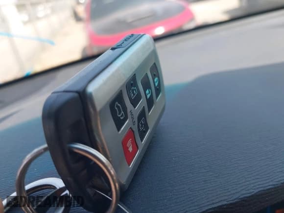 ✅ 2013 Toyota Sienna XLE AAS • VIN: 5TDYK3DC6DS329842 • Lot: 42919969. Listed on IAAI with 197,459 mi. Free auction sales archive from the USA and detailed vehicle history report at DreamBid. Image 11.