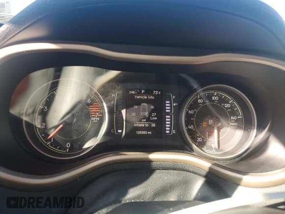 ✅ 2017 Jeep Cherokee Latitude • VIN: 1C4PJMCB7HD215864 • Lot: 91270895. Wystawiony na Copart z przebiegiem 125 393 mil. Bezpłatny archiwum sprzedaży aukcyjnych z USA i szczegółowy raport historii pojazdu na DreamBid. Zdjęcie 9.