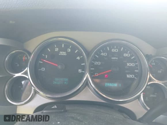 ✅ 2008 Chevrolet Silverado 2500HD • VIN: 1GBHK29668E192575 • Lot: 41925115. Wystawiony na IAAI z przebiegiem 241 278 mil. Bezpłatny archiwum sprzedaży aukcyjnych z USA i szczegółowy raport historii pojazdu na DreamBid. Zdjęcie 7.