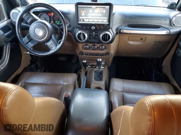 ✅ 2011 Jeep Wrangler Unlimited Sahara • VIN: 1J4BA5H12BL527906 • Lot: 80672635. Wystawiony na Copart z przebiegiem 178 225 mil. Bezpłatny archiwum sprzedaży aukcyjnych z USA i szczegółowy raport historii pojazdu na DreamBid. Zdjęcie 8.