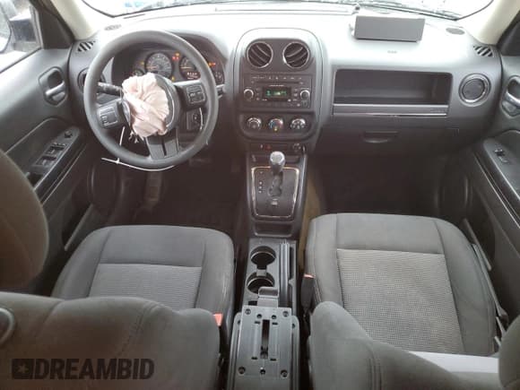 ✅ 2016 Jeep Patriot Sport SE • VIN: 1C4NJPBA5GD575571 • Lot: 58704865. Listed on Copart with 134,018 mi. Free auction sales archive from the USA and detailed vehicle history report at DreamBid. Image 8.