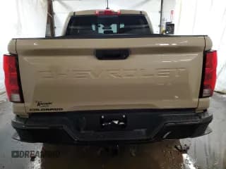 ✅ 2023 Chevrolet Colorado 4WD Trail Boss • VIN: 1GCPTEEKXP1160968 • Лот: 57689353. Опубликован ранее на Copart с пробегом 235 миль. Бесплатный доступ к архиву аукционных продаж из США и подробный отчёт об истории автомобиля на DreamBid. Изображение 6.