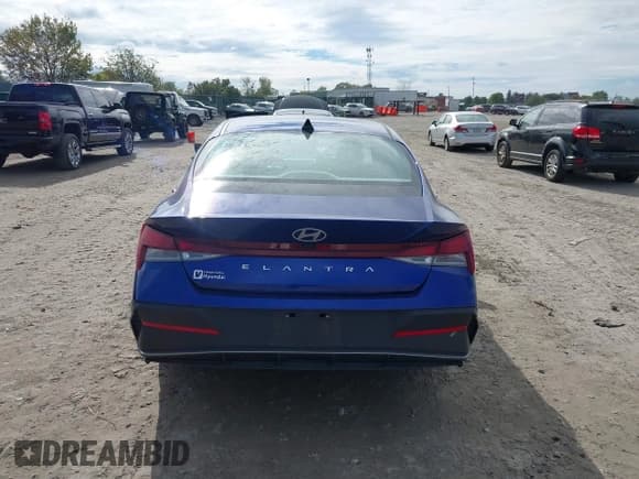 ✅ 2024 Hyundai Elantra SEL • VIN: KMHLM4DG6RU689091 • Lot: 43448185. Listed on IAAI with 33,460 mi. Free auction sales archive from the USA and detailed vehicle history report at DreamBid. Image 17.