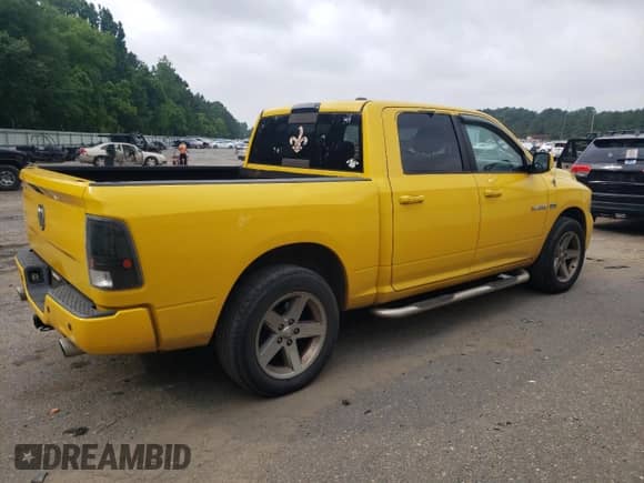 2009 Dodge 1500 Sport z VIN 1D3HB13T49S718491, wystawiony jako Copart lot #57097025 z przebiegiem 96 575 mil mil oraz Czysty tytuł • Clean title. Historia ofert i sprzedaży dostępna na DreamBid. Obrazek 3.