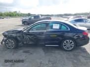 ✅ 2017 Mercedes-Benz C 300 • VIN: 55SWF4JB1HU225412 • Lot: 43404933. Wystawiony na IAAI z przebiegiem 113 244 mil. Bezpłatny archiwum sprzedaży aukcyjnych z USA i szczegółowy raport historii pojazdu na DreamBid. Zdjęcie 15.