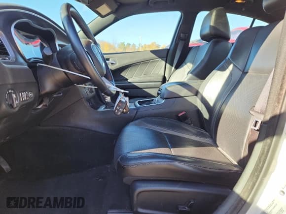 ✅ 2015 Dodge Charger SXT • VIN: 2C3CDXJG3FH875586 • Lot: 90723985. Wystawiony na Copart z przebiegiem 127 862 mil. Bezpłatny archiwum sprzedaży aukcyjnych z USA i szczegółowy raport historii pojazdu na DreamBid. Zdjęcie 7.