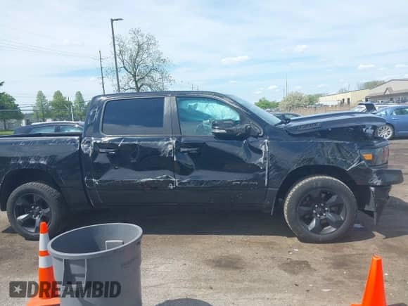 2019 Ram 1500 Big Horn z VIN 1C6RRFFG0KN919093, wystawiony jako IAAI lot #42213753 z przebiegiem 82 178 mil mil oraz . Historia ofert i sprzedaży dostępna na DreamBid. Obrazek 13.