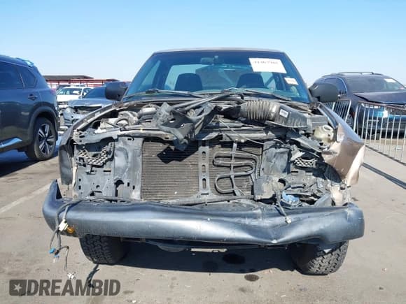 ✅ 2003 Chevrolet S-10 LS • VIN: 1GCCS14H338107286 • Лот: 41467985. Опубликован ранее на IAAI с пробегом 198 421 миль. Бесплатный доступ к архиву аукционных продаж из США и подробный отчёт об истории автомобиля на DreamBid. Изображение 6.