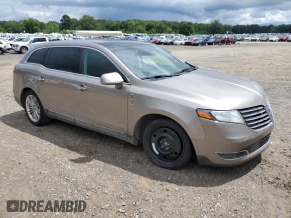 ✅ 2018 Lincoln MKT Reserve • VIN: 2LMHJ5AT3JBL00511 • Лот: 60818315. Опубликован ранее на Copart с пробегом 174 737 миль. Бесплатный доступ к архиву аукционных продаж из США и подробный отчёт об истории автомобиля на DreamBid. Изображение 4.