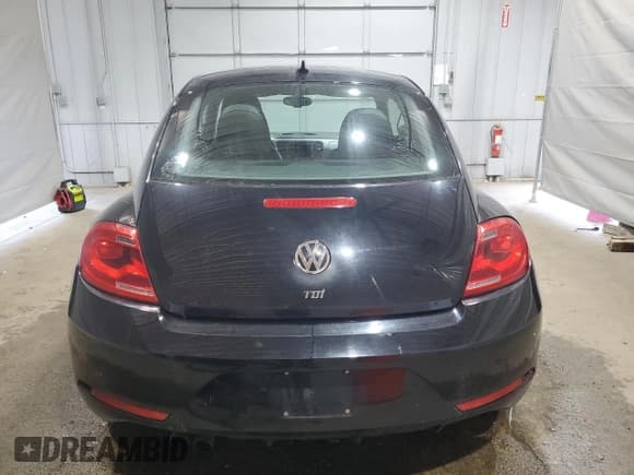 ✅ 2014 Volkswagen Beetle 2.0L TDI w/Sun/Sound/Nav • VIN: 3VWJL7AT0EM656309 • Лот: 68018735. Опубликован ранее на Copart с пробегом 117 222 миль. Бесплатный доступ к архиву аукционных продаж из США и подробный отчёт об истории автомобиля на DreamBid. Изображение 6.