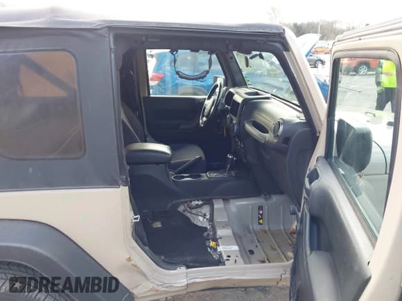 ✅ 2016 Jeep Wrangler Sport • VIN: 1C4AJWAG1GL228002 • Лот: 43712590. Опубликован ранее на IAAI с пробегом 132 676 миль. Бесплатный доступ к архиву аукционных продаж из США и подробный отчёт об истории автомобиля на DreamBid. Изображение 5.