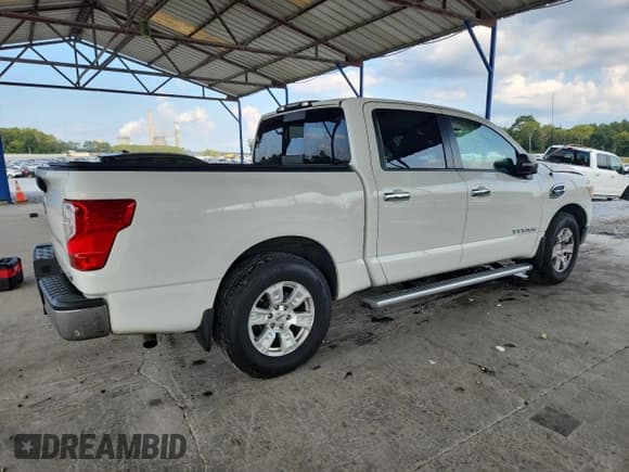 ✅ 2017 Nissan Titan S • VIN: 1N6AA1EK4HN531330 • Lot: 71627485. Listed on Copart with 147,290 mi. Free auction sales archive from the USA and detailed vehicle history report at DreamBid. Image 3.