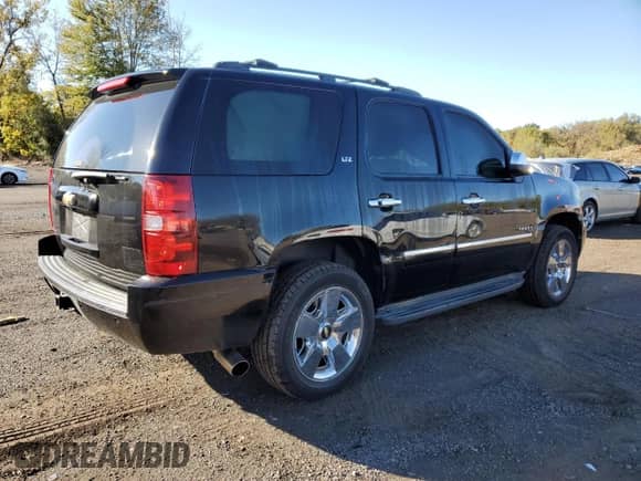 2013 Chevrolet Tahoe LTZ z VIN 1GNSKCE04DR202829, wystawiony jako Copart lot #85907885 z przebiegiem 220 314 mil mil oraz Szkoda całkowita • Salvage title. Historia ofert i sprzedaży dostępna na DreamBid. Obrazek 3.
