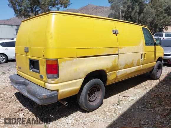 ✅ 2005 Ford Econoline Cargo • VIN: 1FTNE24W55HB06177 • Lot: 42831367. Wystawiony na IAAI z przebiegiem 267 097 mil. Bezpłatny archiwum sprzedaży aukcyjnych z USA i szczegółowy raport historii pojazdu na DreamBid. Zdjęcie 4.
